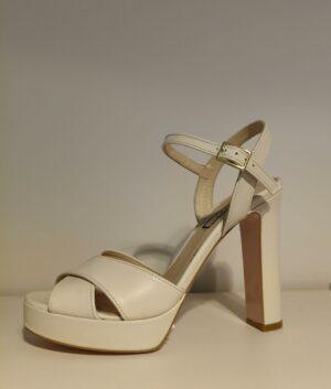 SANDALES À TALONS TRÈS HAUT BEIGE – Image 3
