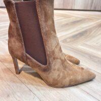 MI/MAI Bottines à talon et bout pointu Dora beige Suède rive gauche belfort