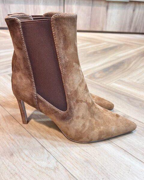 MI/MAI Bottines à talon et bout pointu Dora beige Suède rive gauche belfort