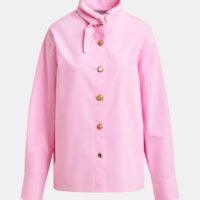 Chemise rose clair à pointes de col allongées et boutons dépareillés