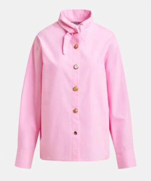 Chemise rose clair à pointes de col allongées et boutons dépareillés