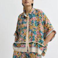 ESSENTIEL ANTWERP Chemise oversize en soie mélangée à imprimé fleuri jaune, bleue et multicolore