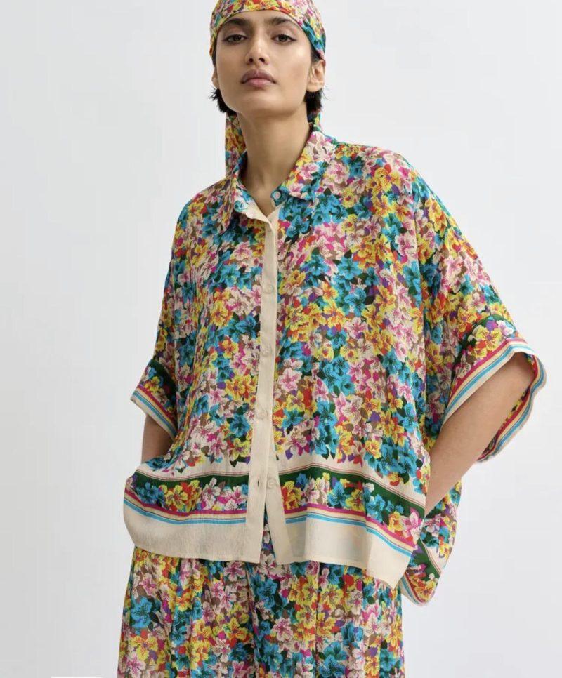 ESSENTIEL ANTWERP Chemise oversize en soie mélangée à imprimé fleuri jaune, bleue et multicolore