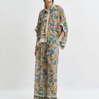 ESSENTIEL ANTWERP Chemise oversize en soie mélangée à imprimé fleuri jaune, bleue et multicoloreBoutique rive gauche Belfort