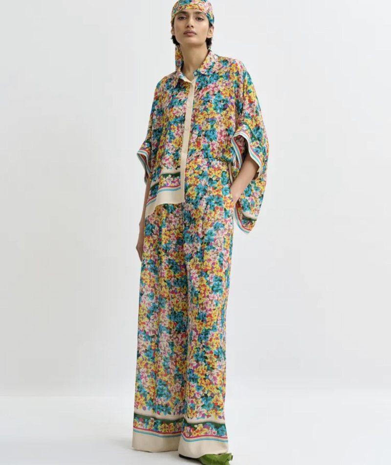 ESSENTIEL ANTWERP Chemise oversize en soie mélangée à imprimé fleuri jaune, bleue et multicoloreBoutique rive gauche Belfort