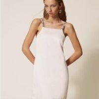 TWINSET Robe courte en satin duchesse avec broderie