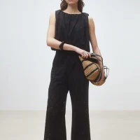 Pantalon à broderies anglaises géométriques