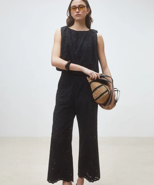 Pantalon à broderies anglaises géométriques
