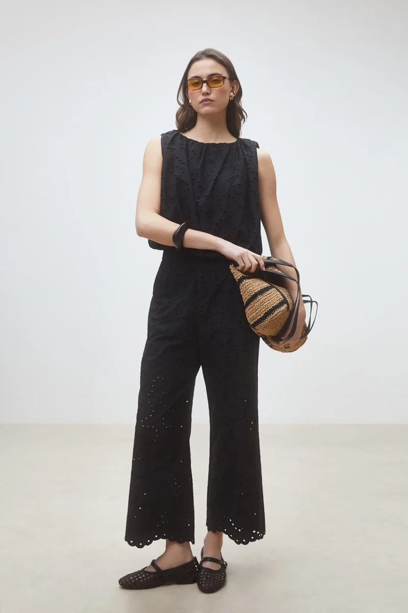 Pantalon à broderies anglaises géométriques