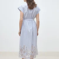 Robe-chemise-longue-a-rayures-brodees-dos
