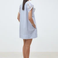 Robe courte à rayures brodées dos