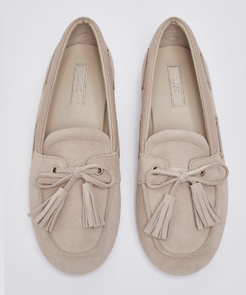 MOCASSINS EN DAIM AVEC PAMPILLES