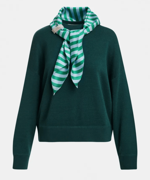 Pull en laine avec foulard