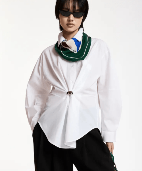Chemise avec broche