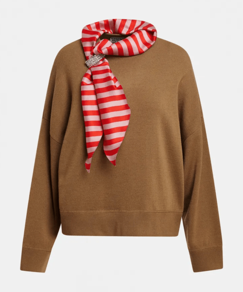 Pull en laine avec foulard